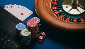 warungvegas mobile app home screen showing sportsbook and live dealer options